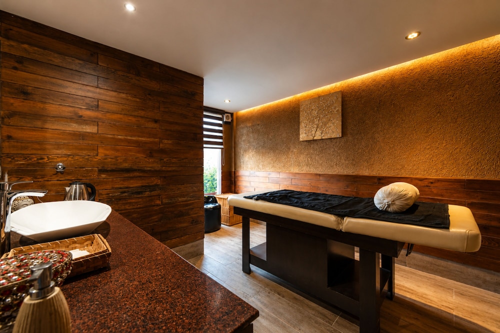 Aamari Resorts 51/51