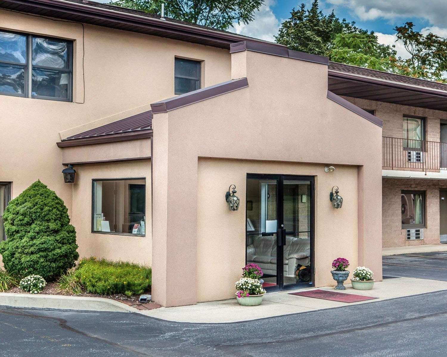 Econo Lodge Douglassville Pottstown 2/33