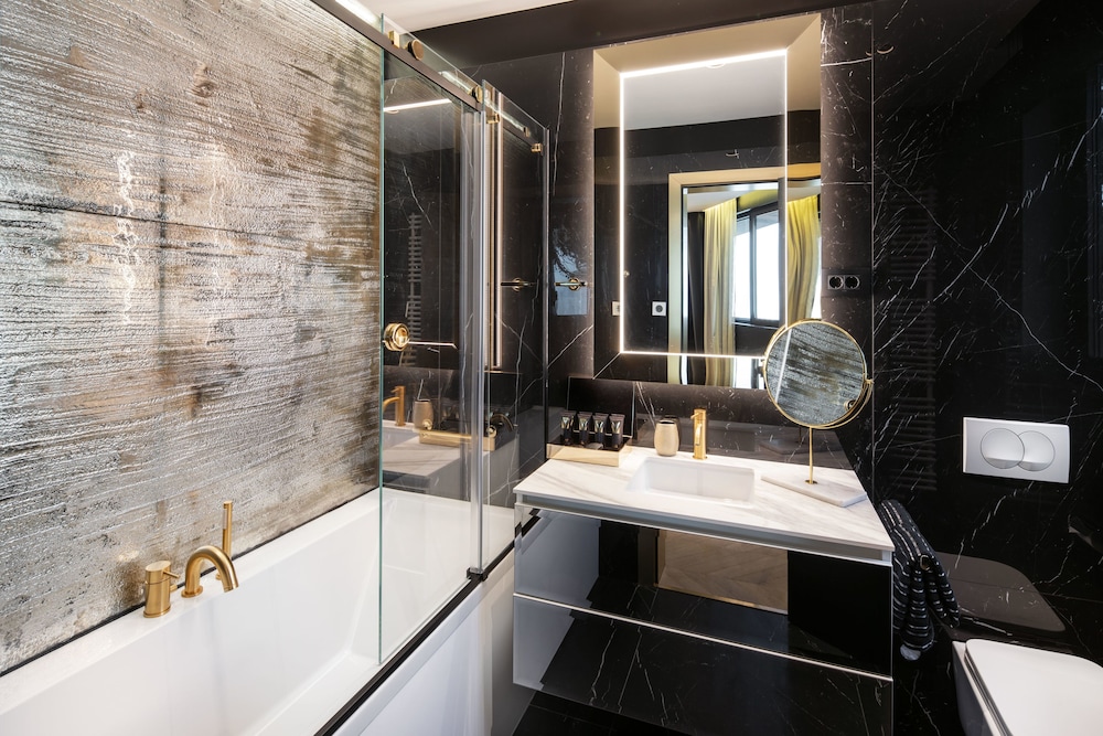 All Suites Hotel Posh 12/65