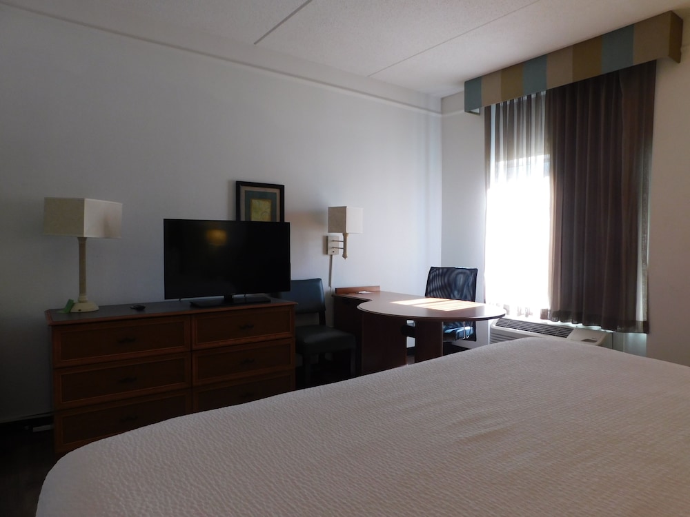 غرفة سوبيريور بسرير كينج لذوي الإعاقة، La Quinta Inn Suites Winston Salem 3/4