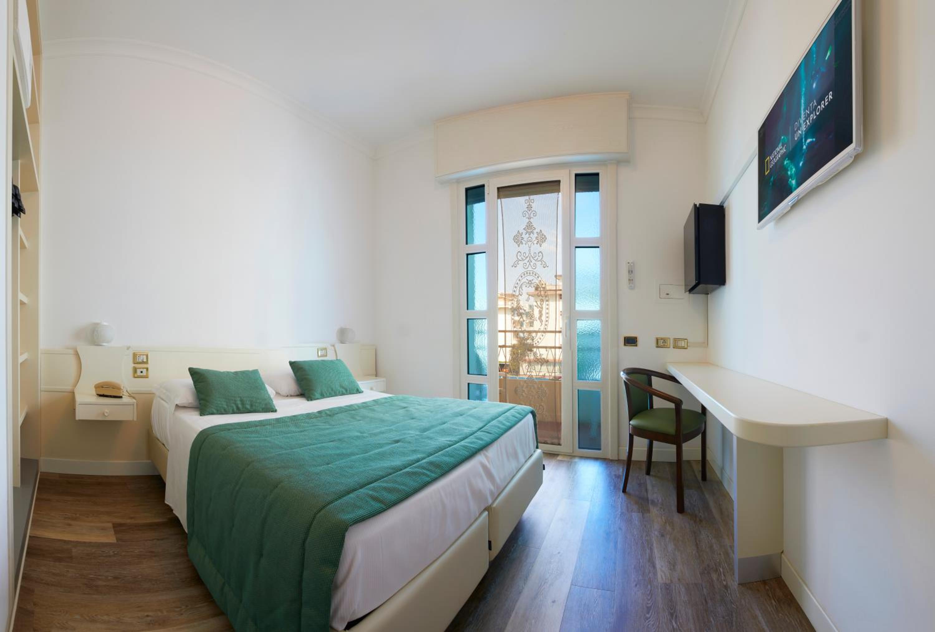 RUHL BEACH HOTEL AND SUITES 18/54