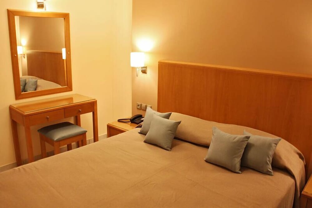 Sandys Studios Apartments And Log Villas 19/46