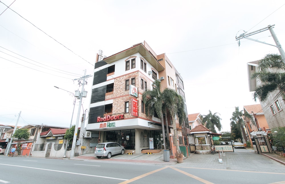 RedDoorz Plus at MM Hotel Las Pinas 21/22
