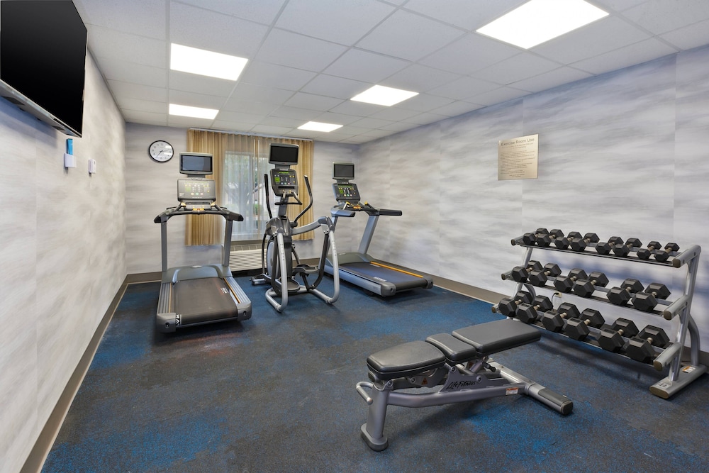 Fairfield Inn Suites Columbus East 18/25