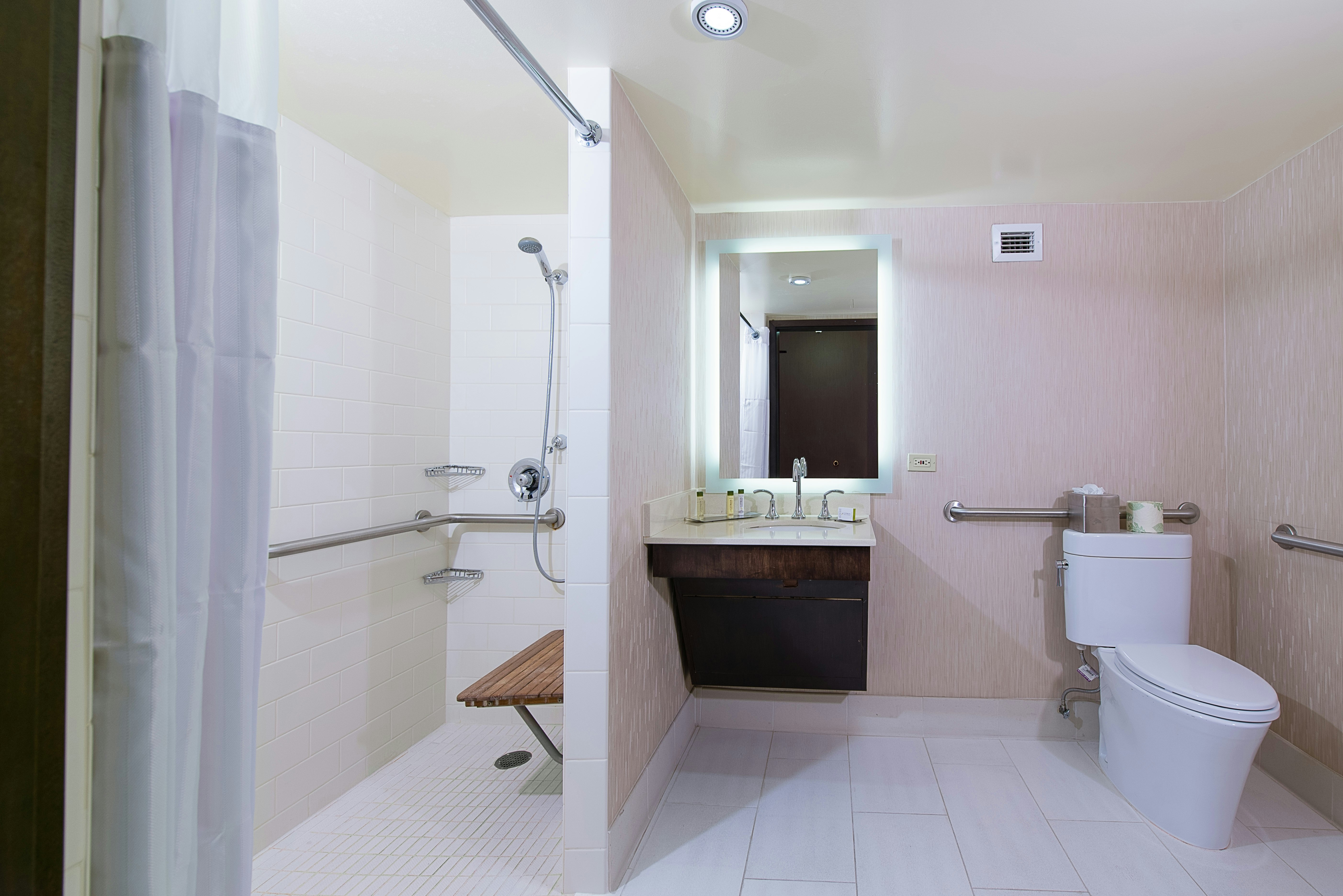 غرفة بسرير كينج لذوي الإعاقة، Doubletree By Hilton Hotel San Diego - Mission Valley 4/4