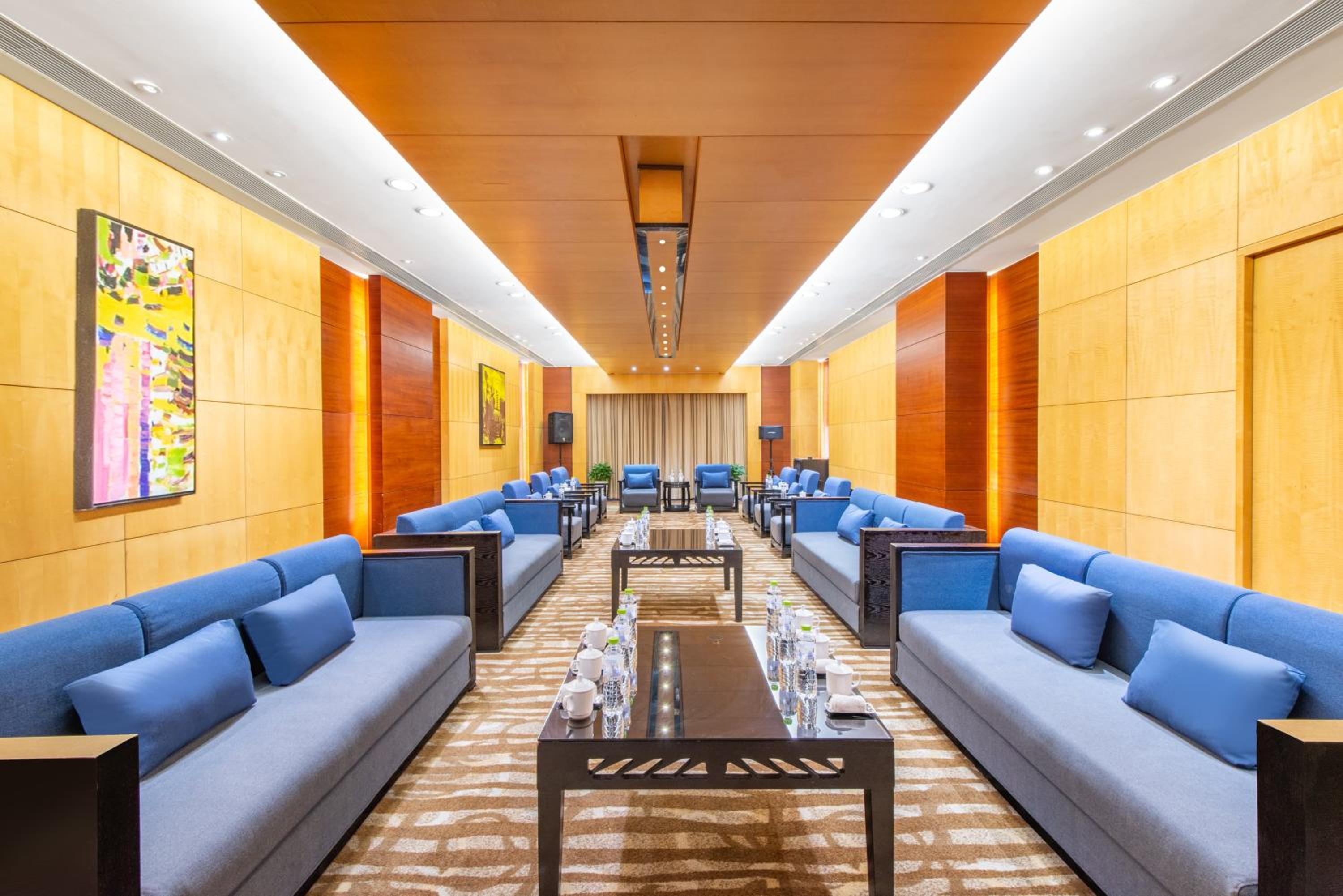 Holiday Inn Qingdao Parkview 24/49