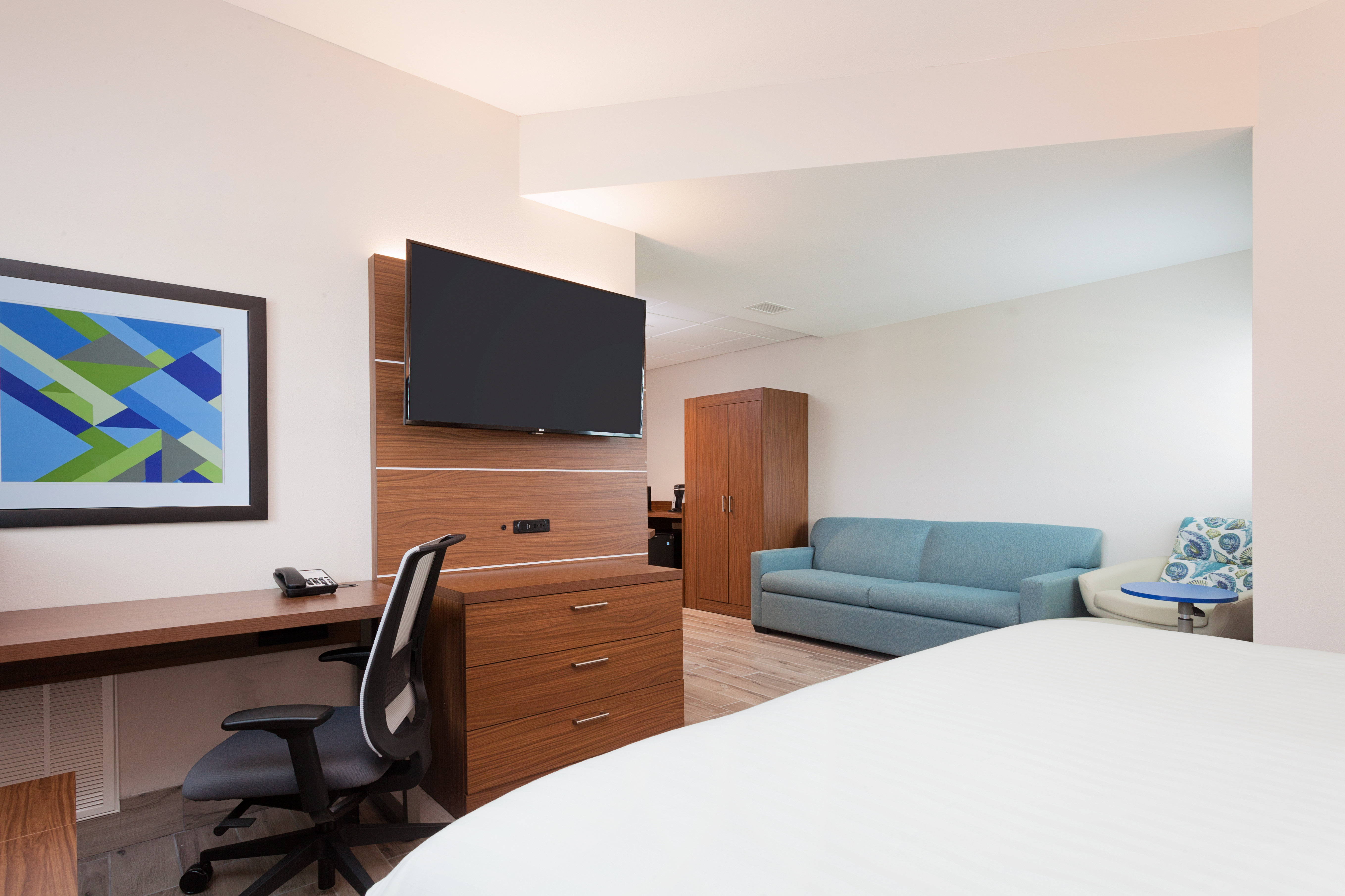 Holiday Inn Express Suites Panama City Beach 40/50
