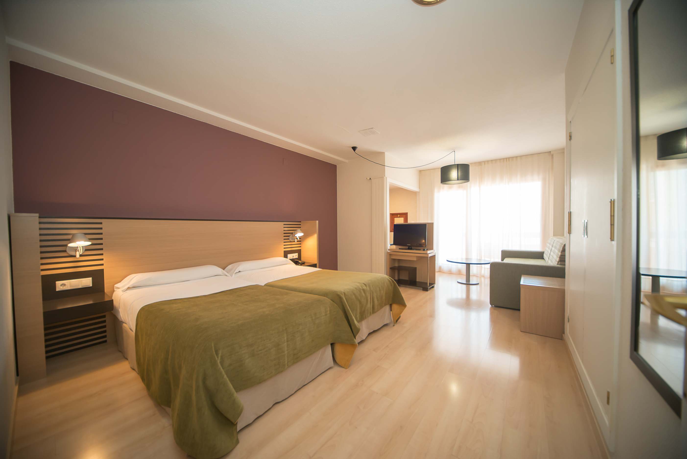 Room, Triple