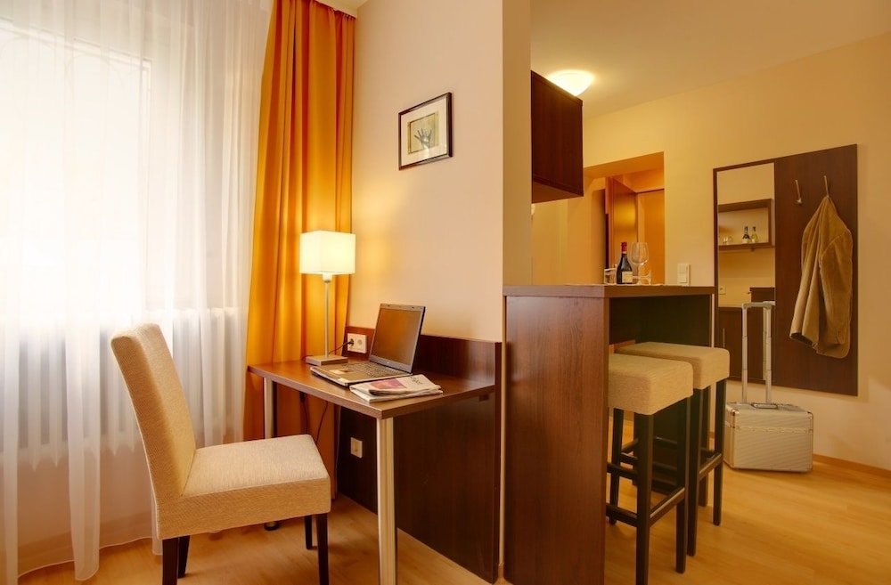 Hotel Mercedes 44/52