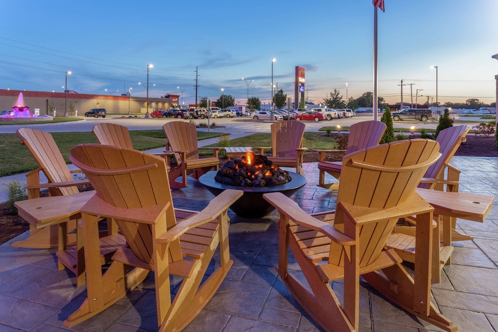 Hampton Inn & Suites Burlington IA 37/46
