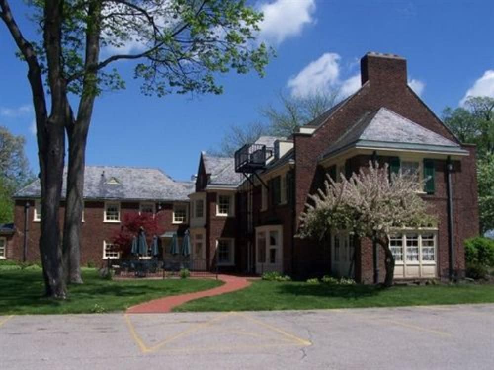 Montague Inn 5/73