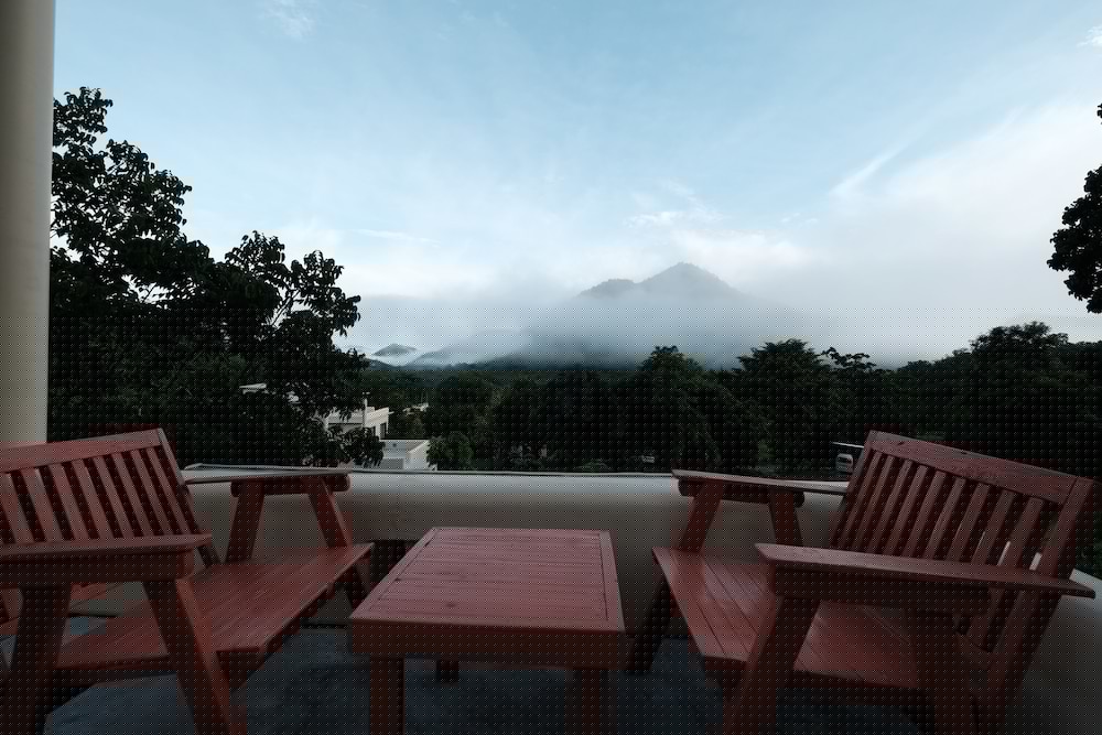 Hi - Scene Resort 8/69