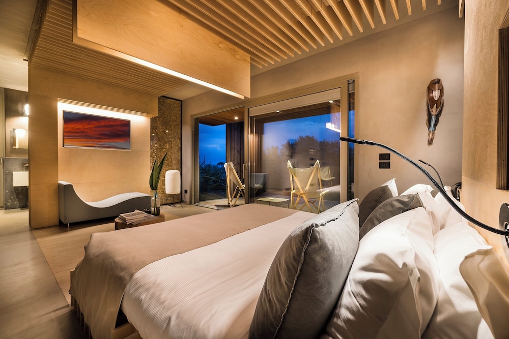 BUNGALOW, QUEEN BED