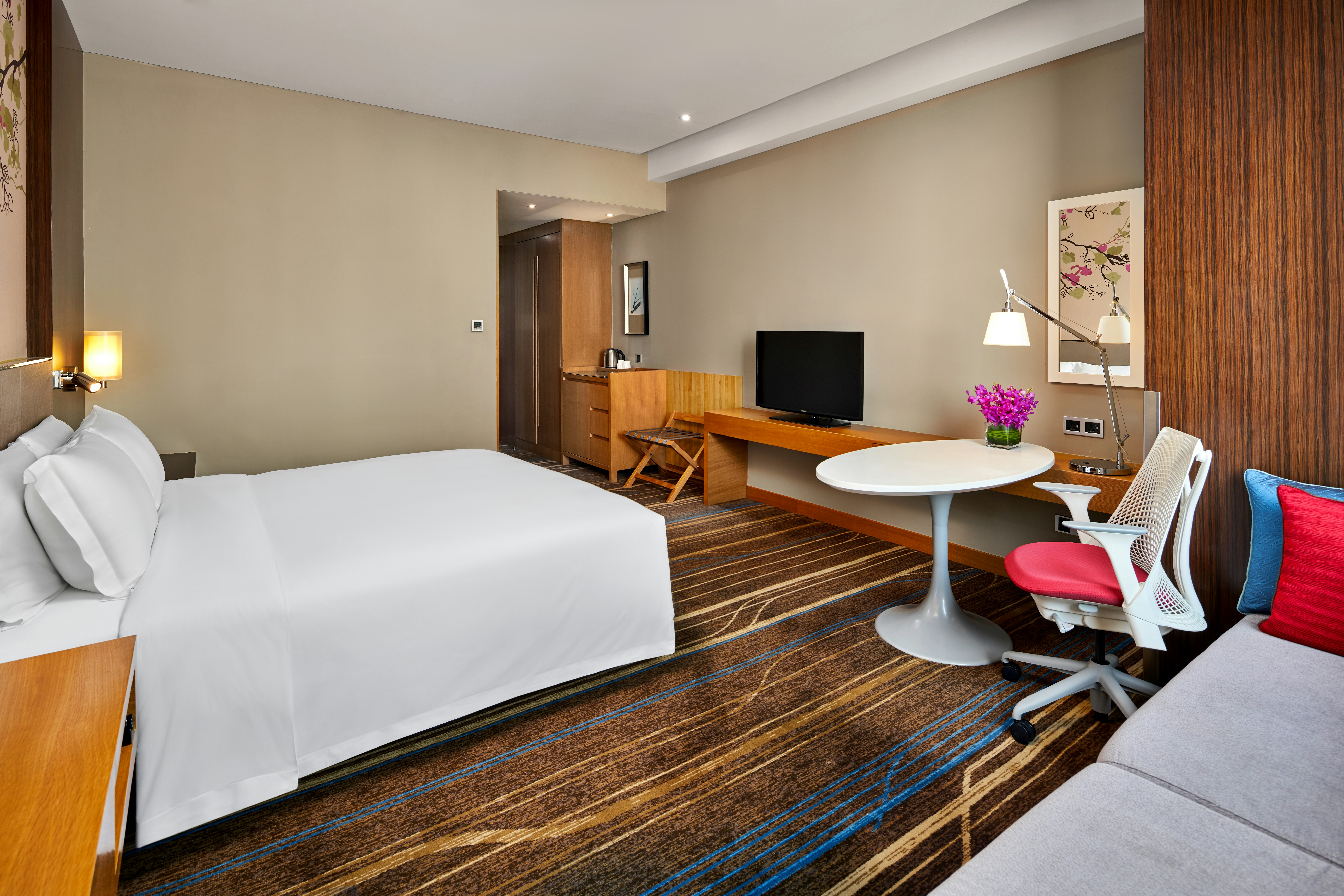 ROOM, KING BED