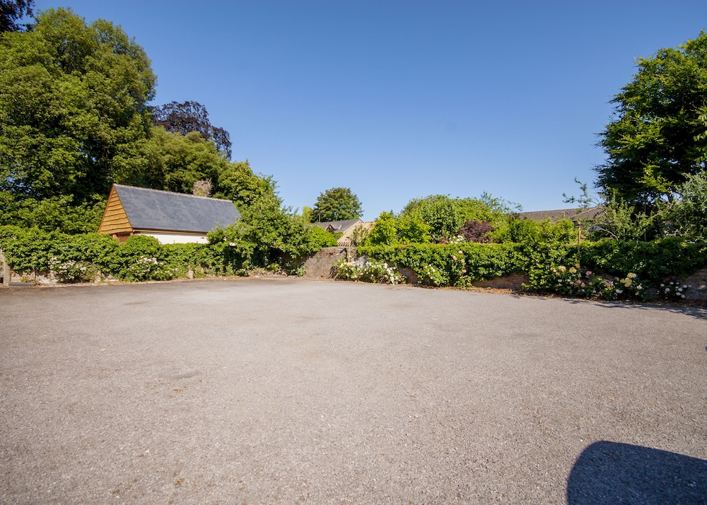 The Highworth Hotel 43/48