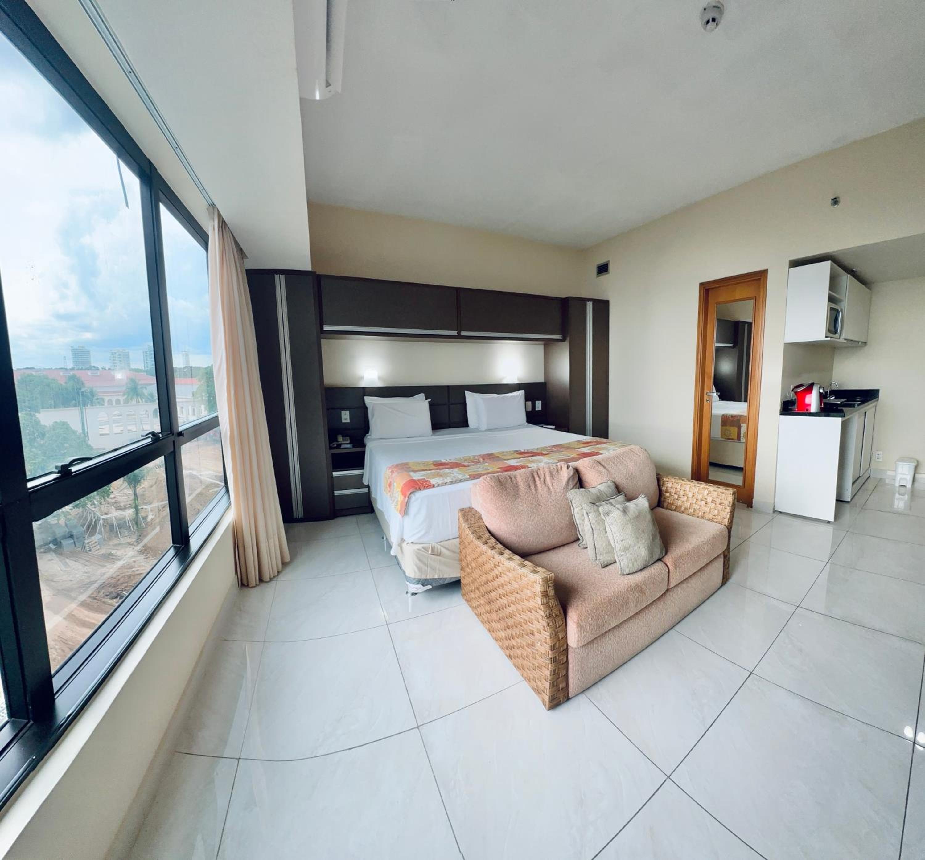 Room, Queen Bed
