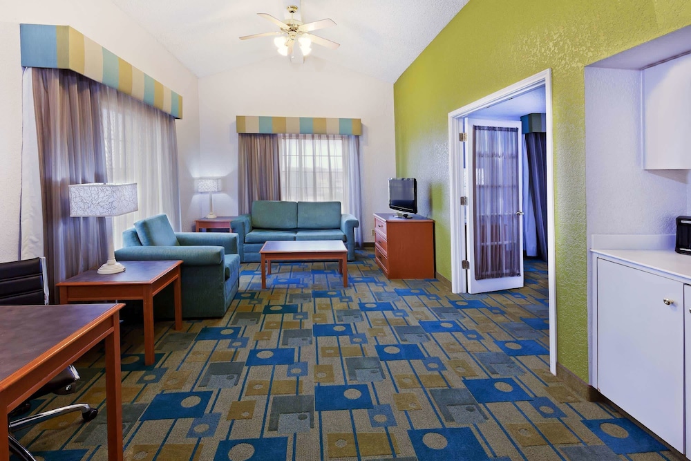 Travelodge by Wyndham Amarillo West Medical Center 21/30