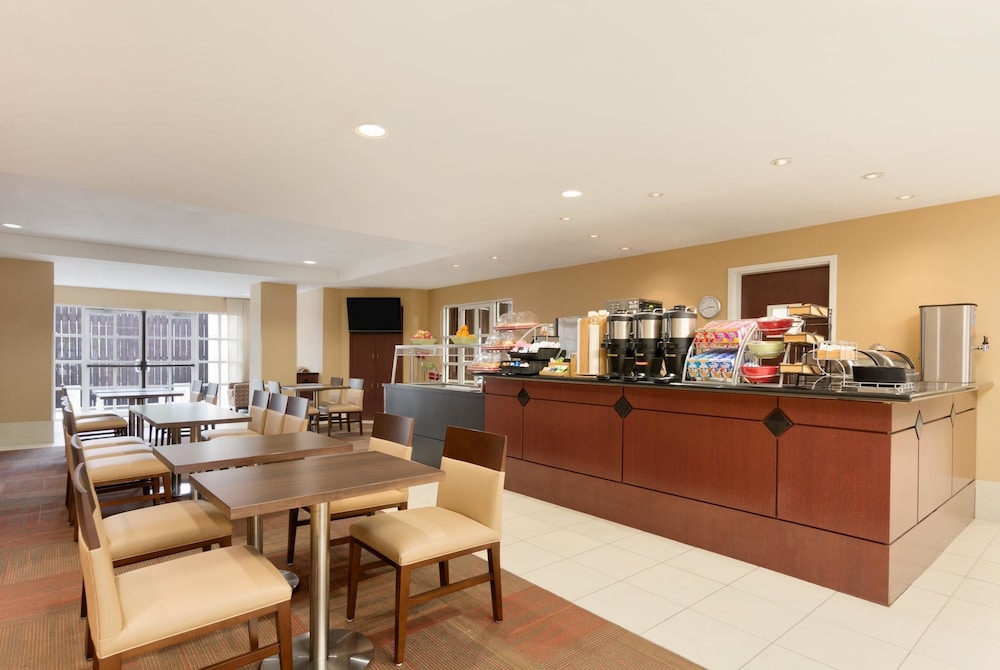 Hawthorn Suites By Wyndham College Station 48/60