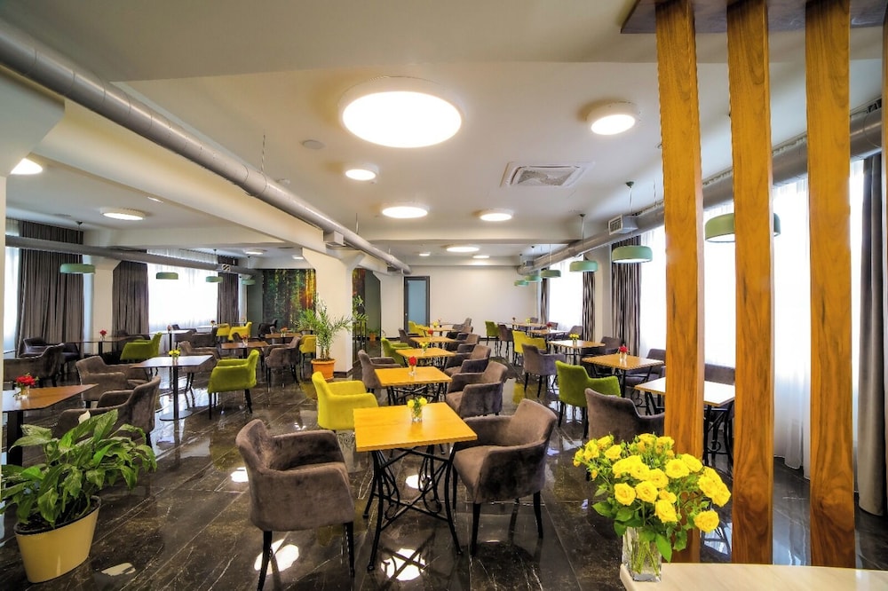 Elysium Gallery Hotel 55/74