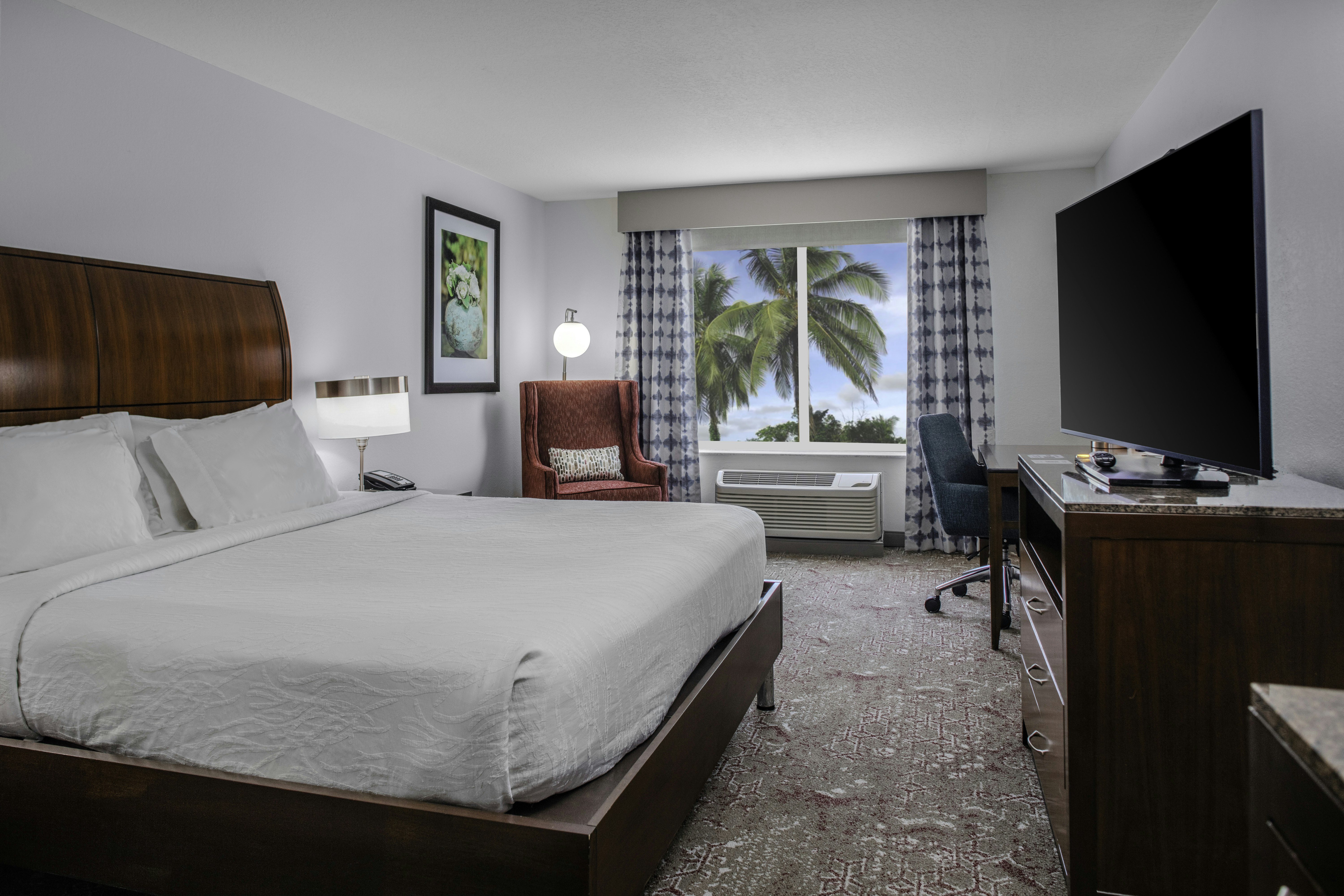 ROOM, KING BED