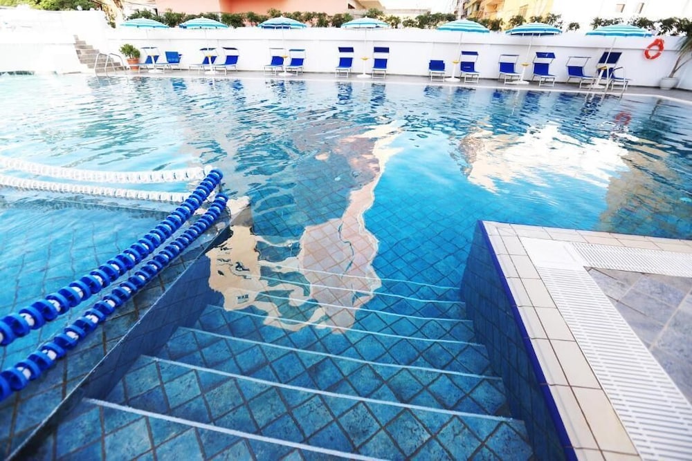 PERANDOR BEACH HOTEL 47/64