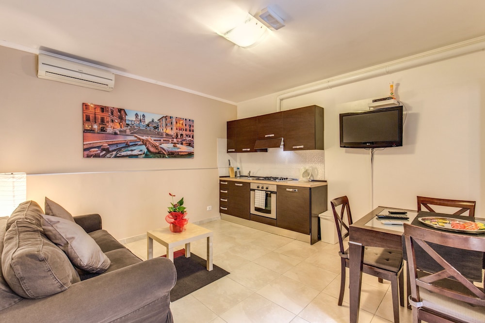 Aurelia Vatican Apartments 36/66