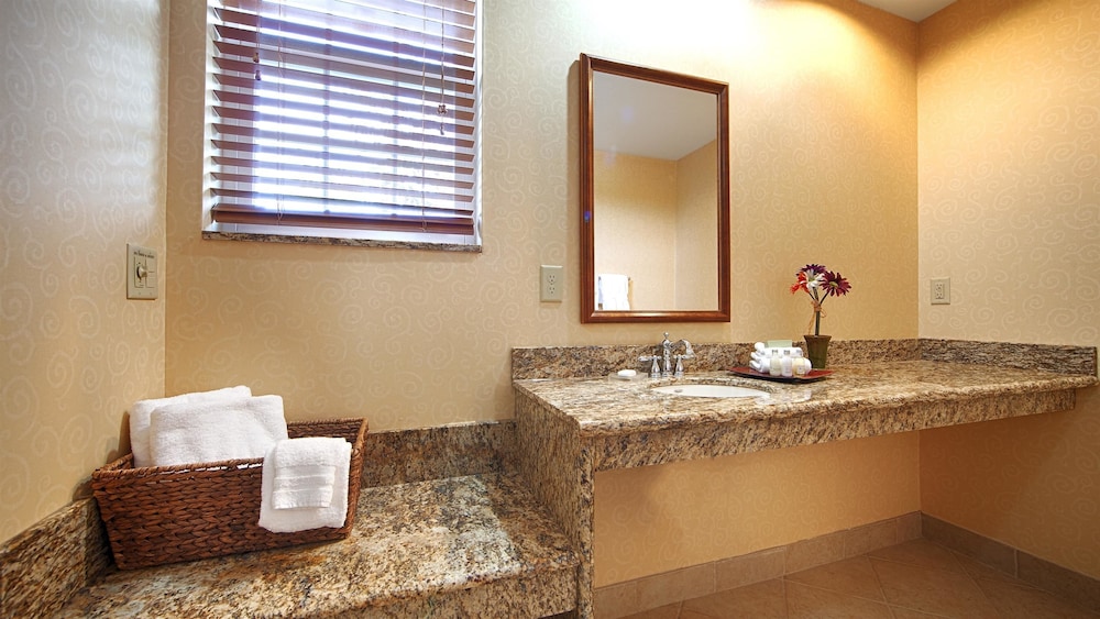 Best Western Plus Ticonderoga Inn & Suites 10/35