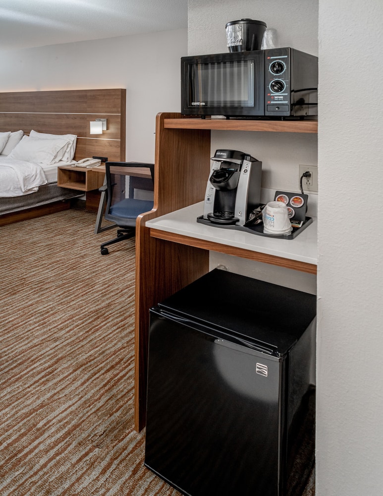 Holiday Inn Express Hotel & Suites Pikeville 24/44