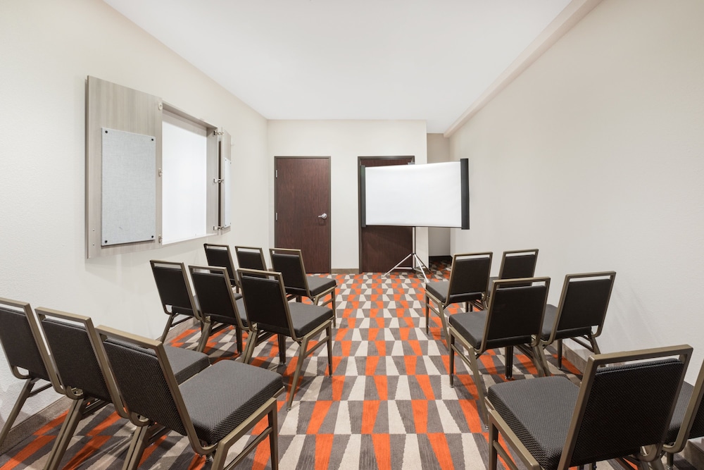 Microtel Inn And Suites By Wyndham Perry 36/41