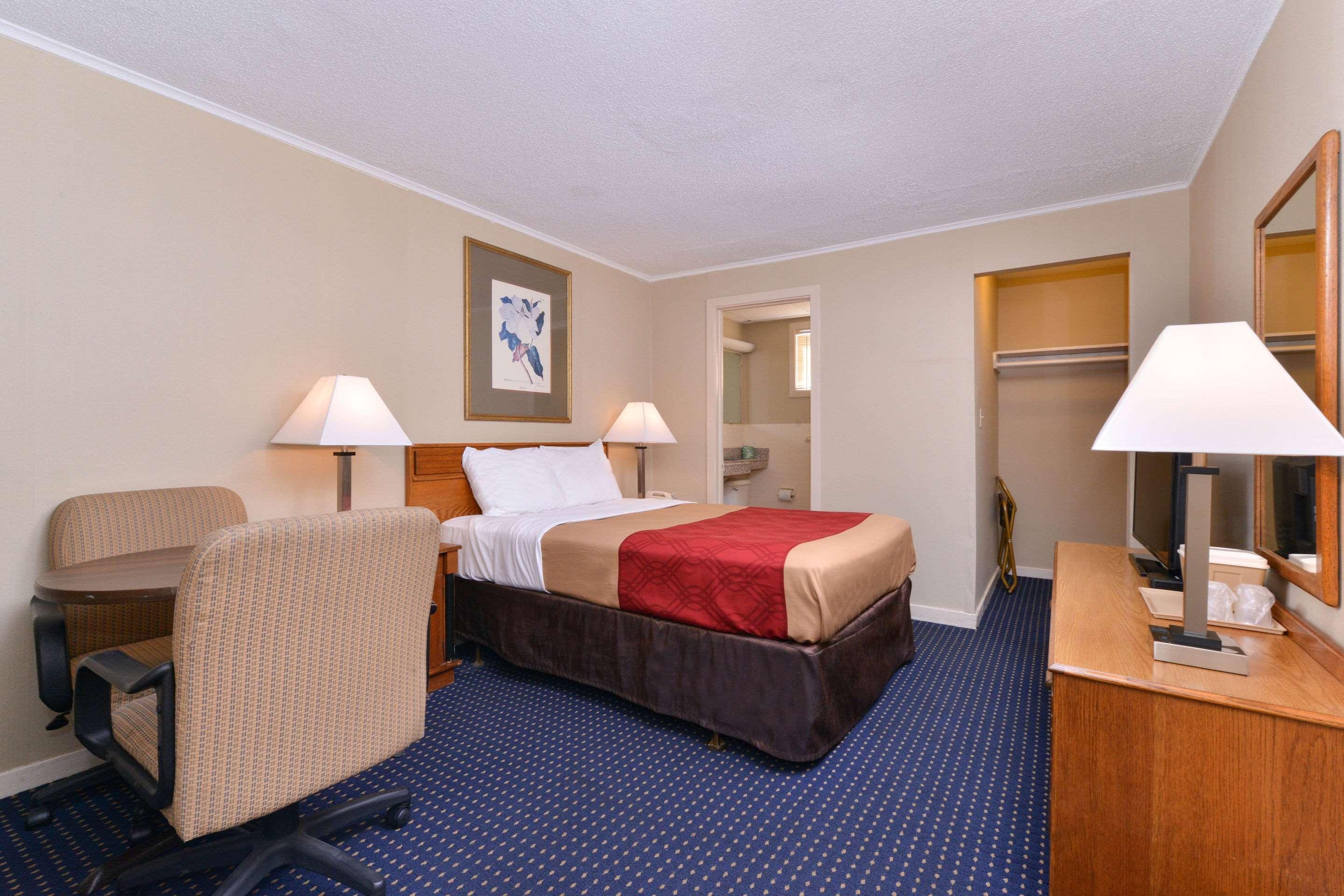 Economy Inn East Hartford CT 31/60