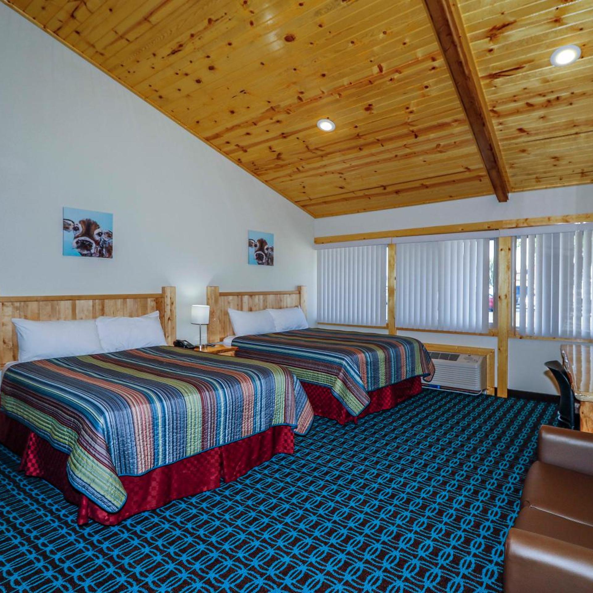 Round Barn Lodge 16/50
