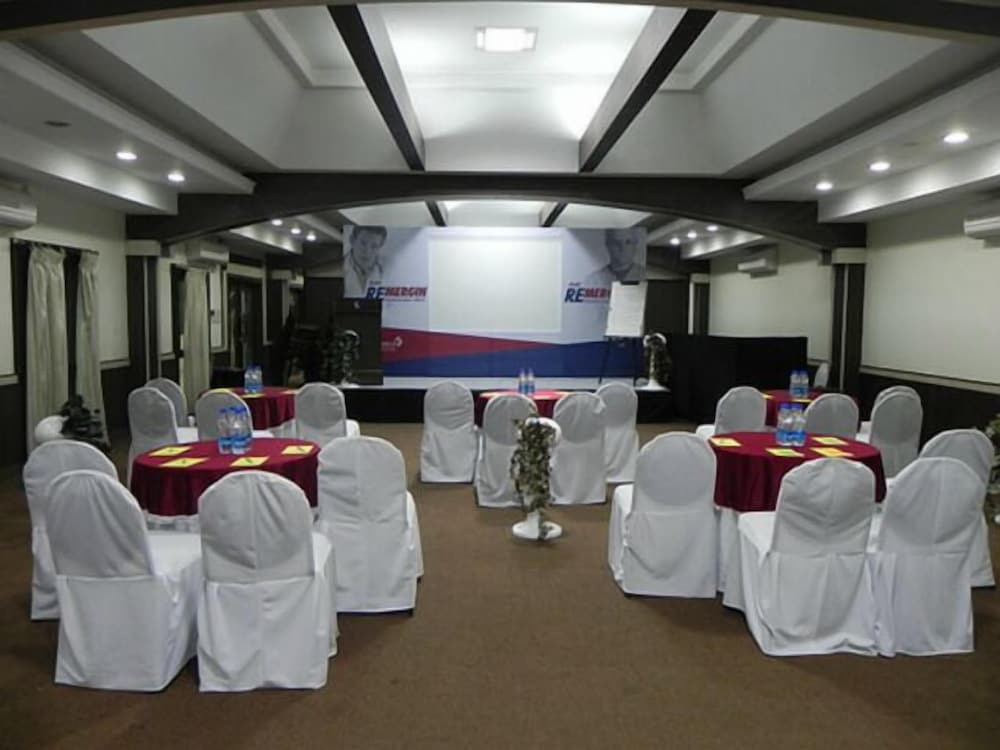 Chairmans Club And Resort 15/21