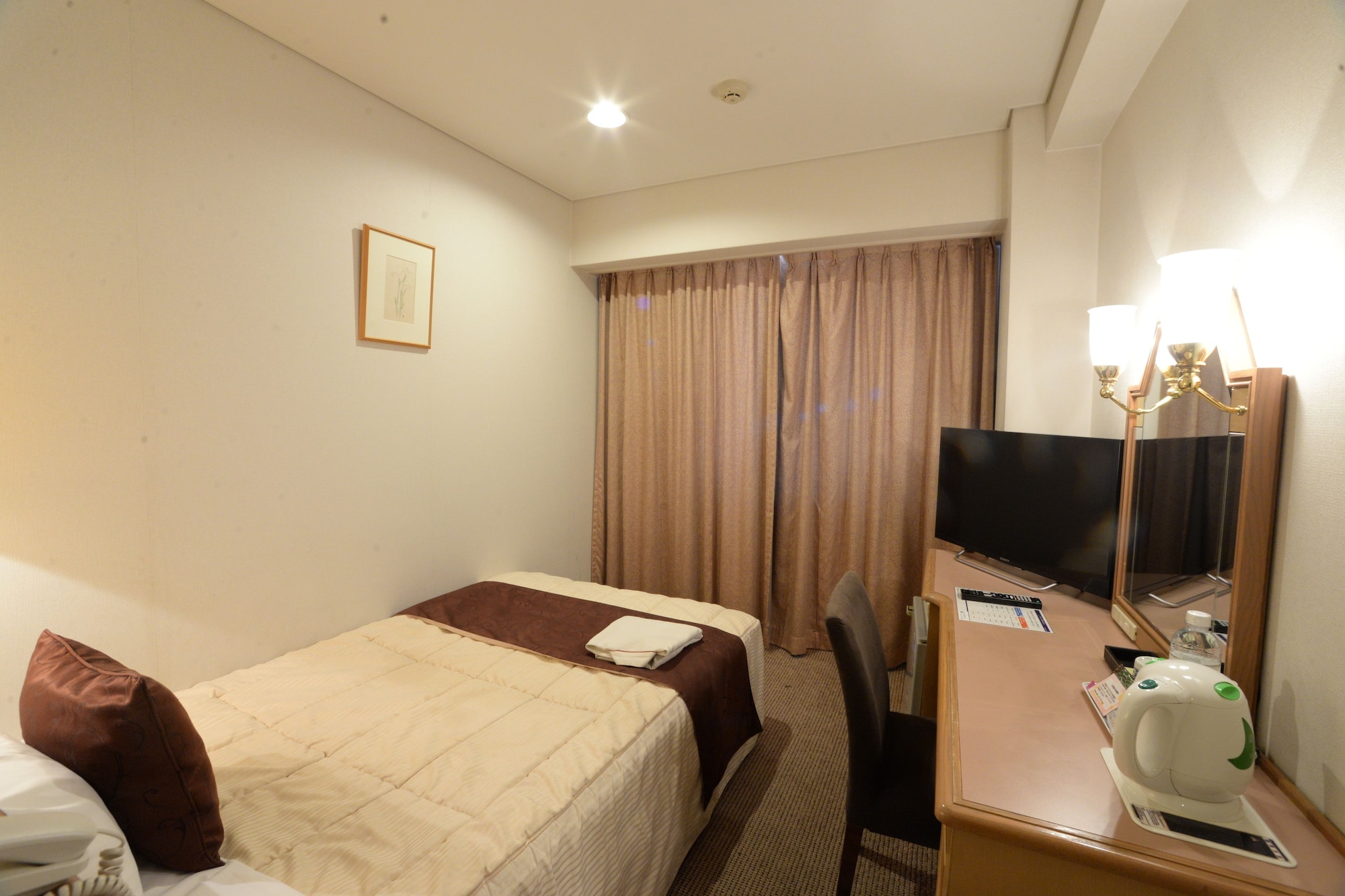 SEMI ROOM, SEMI DOUBLE BED