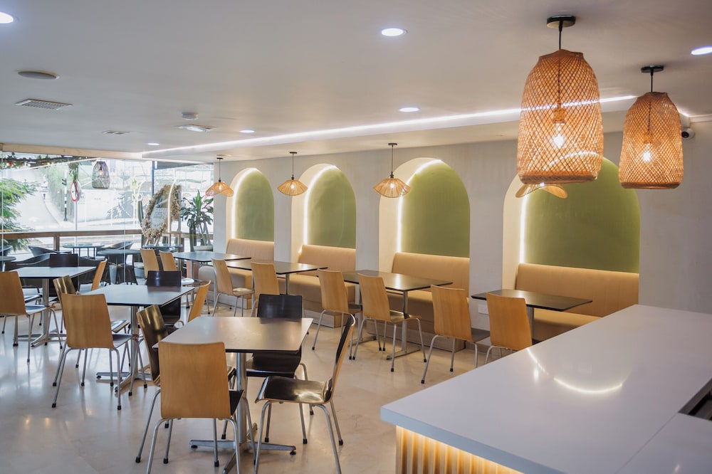 Hotel Porton Sabaneta 43/50