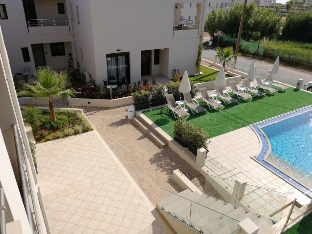 Carisa Suites and Apartments 38/50
