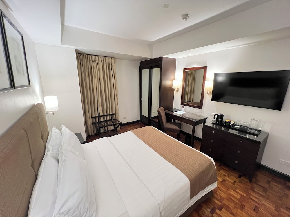City Garden Hotel Makati 24/71