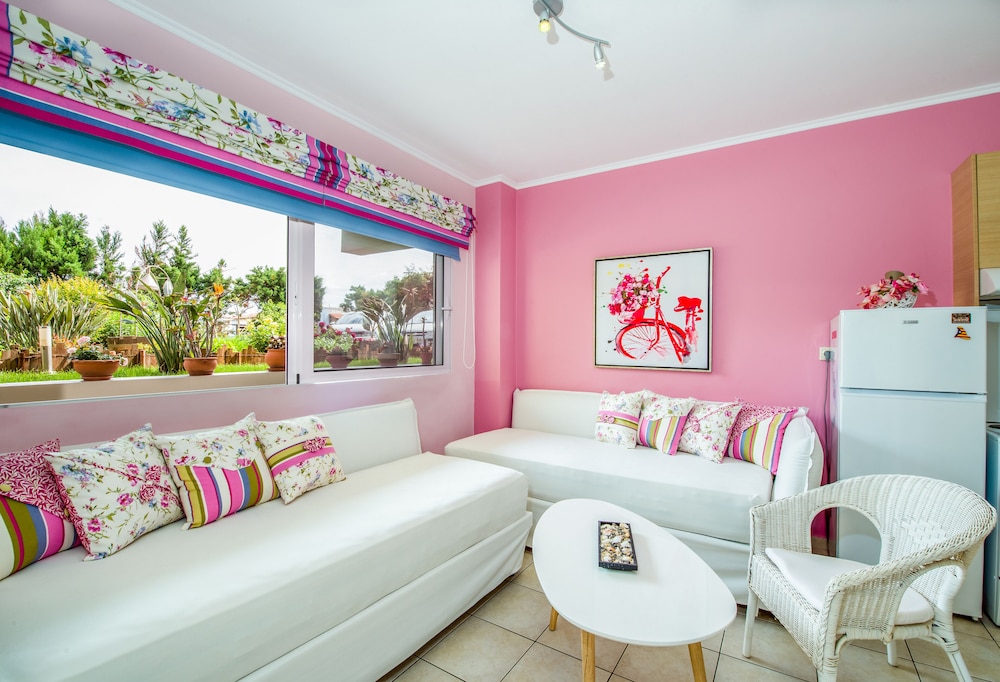 Stamatakis Boutique Studios 21/50