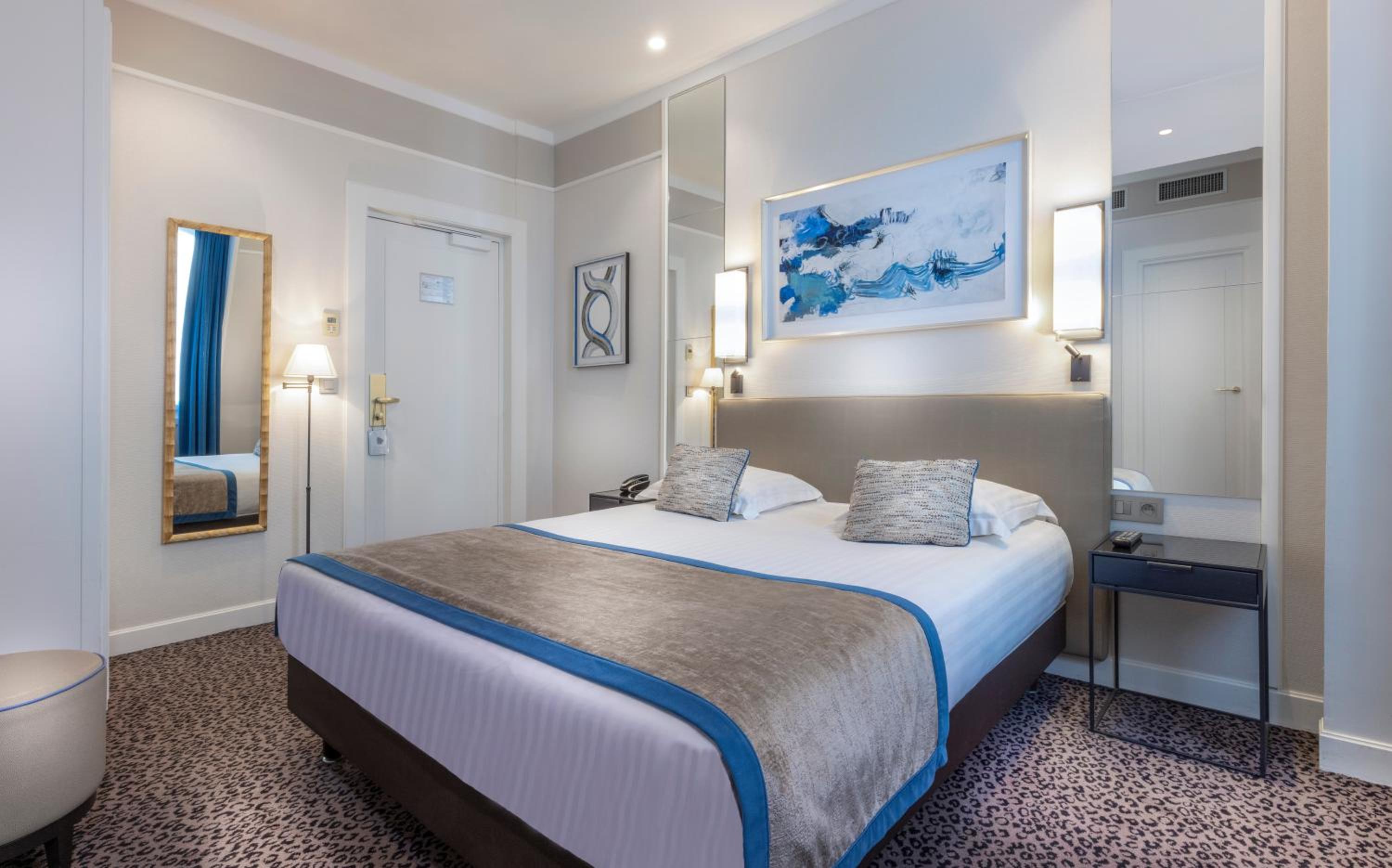 غرفة سوبيريور بحوض استحمام، Hotel Du Bois Champs-Elysees 10/10
