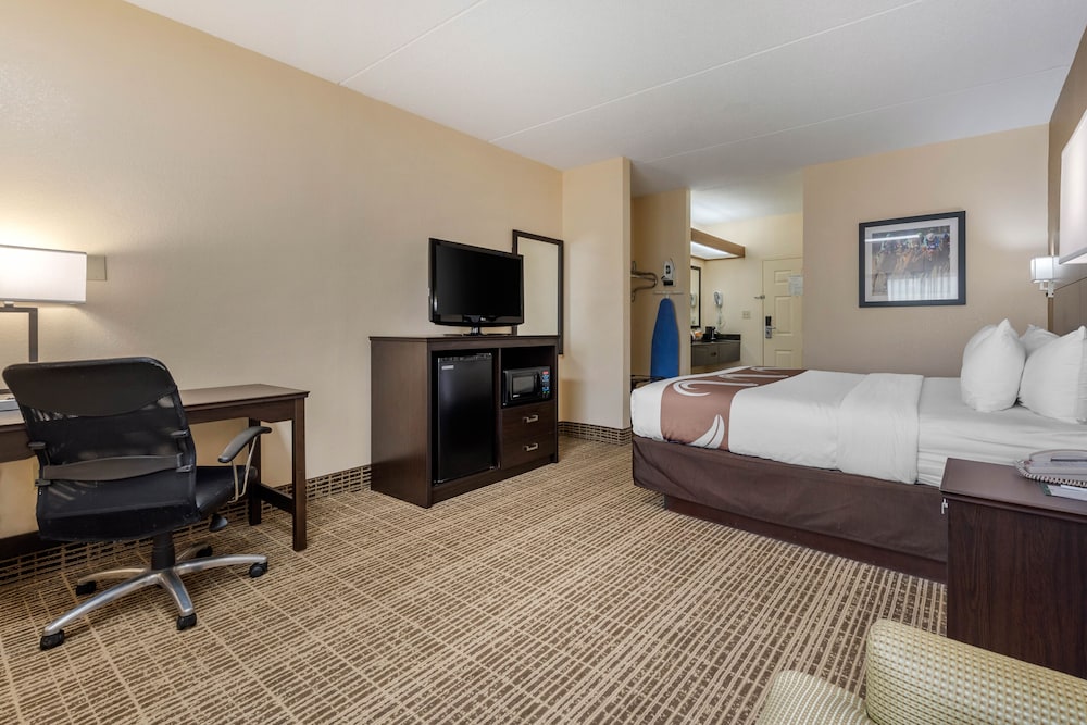 Clarion Pointe Louisville East 13/33