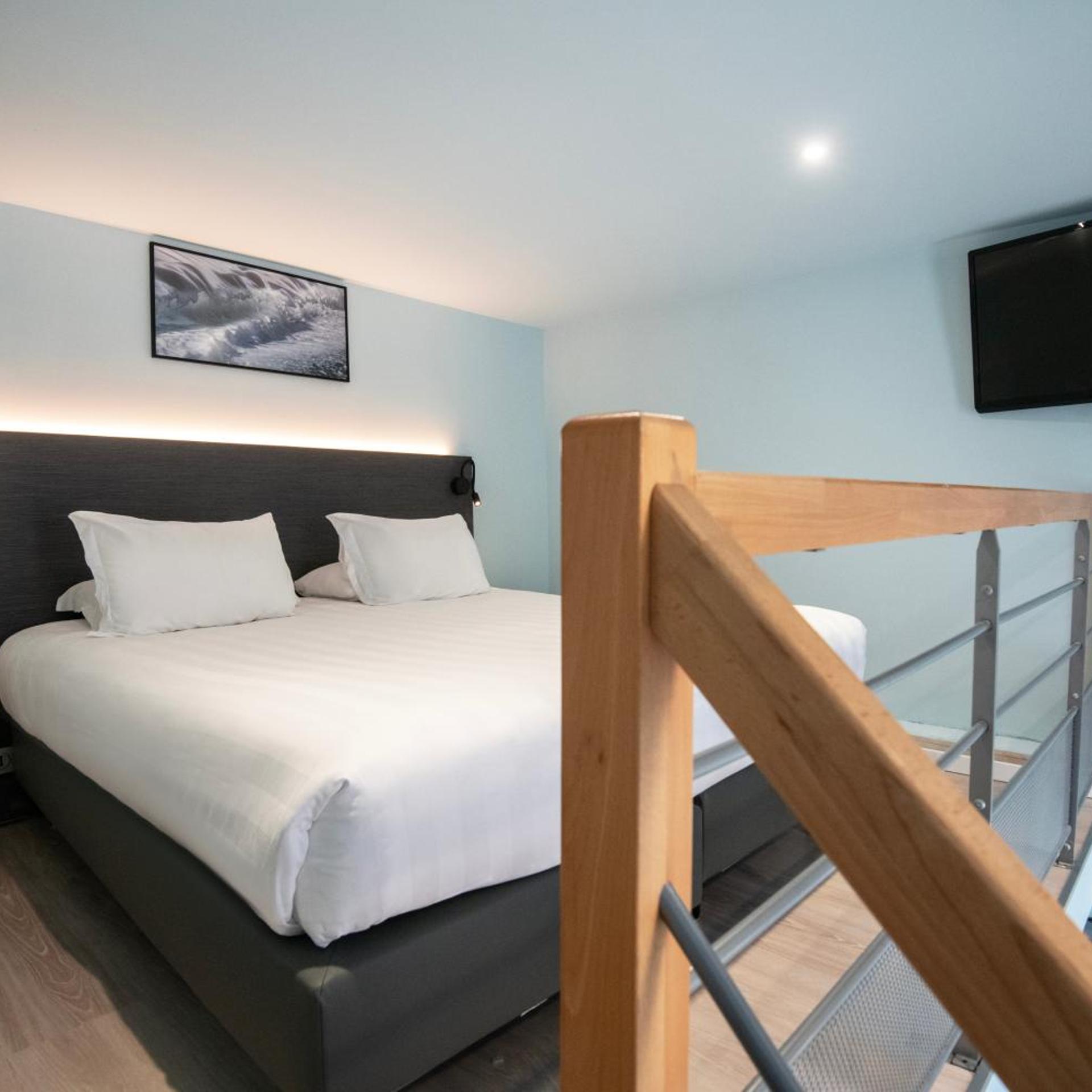 Executive, King Bed, Sofa
