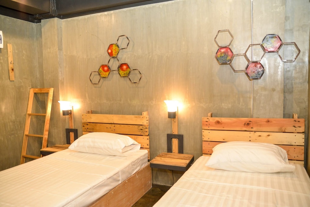 Bhive Hotel 17/42