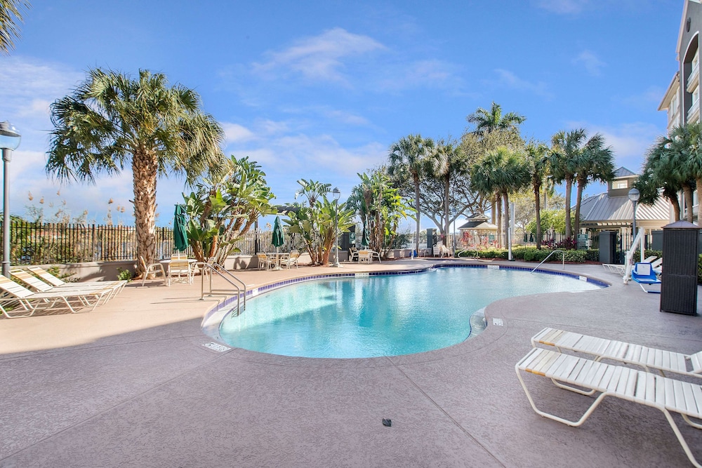 La Quinta Inn & Suites by Wyndham Ft. Lauderdale Airport 6/42
