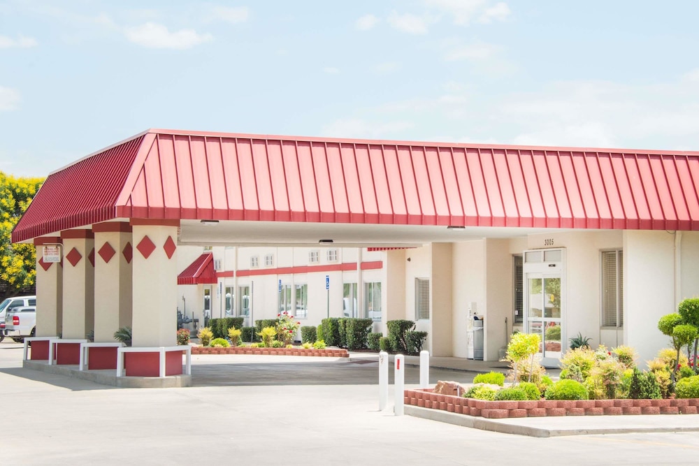 Ramada By Wyndham Enid 4/36