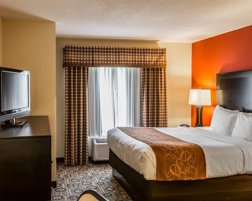 Comfort Suites At WestGate Mall 12/42