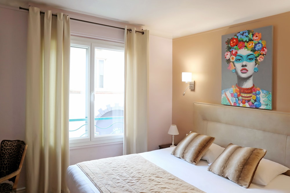 HOTEL LES PASTELIERS 28/65