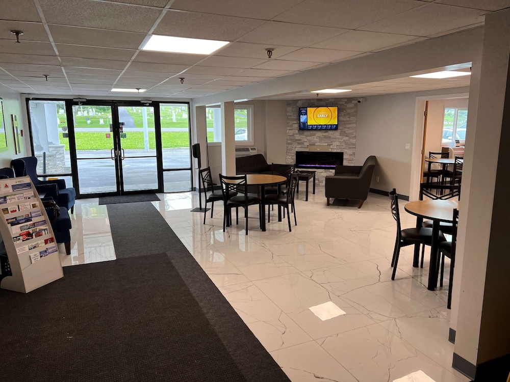 The SureStay Hotel by Best Western Presque Isle 34/42