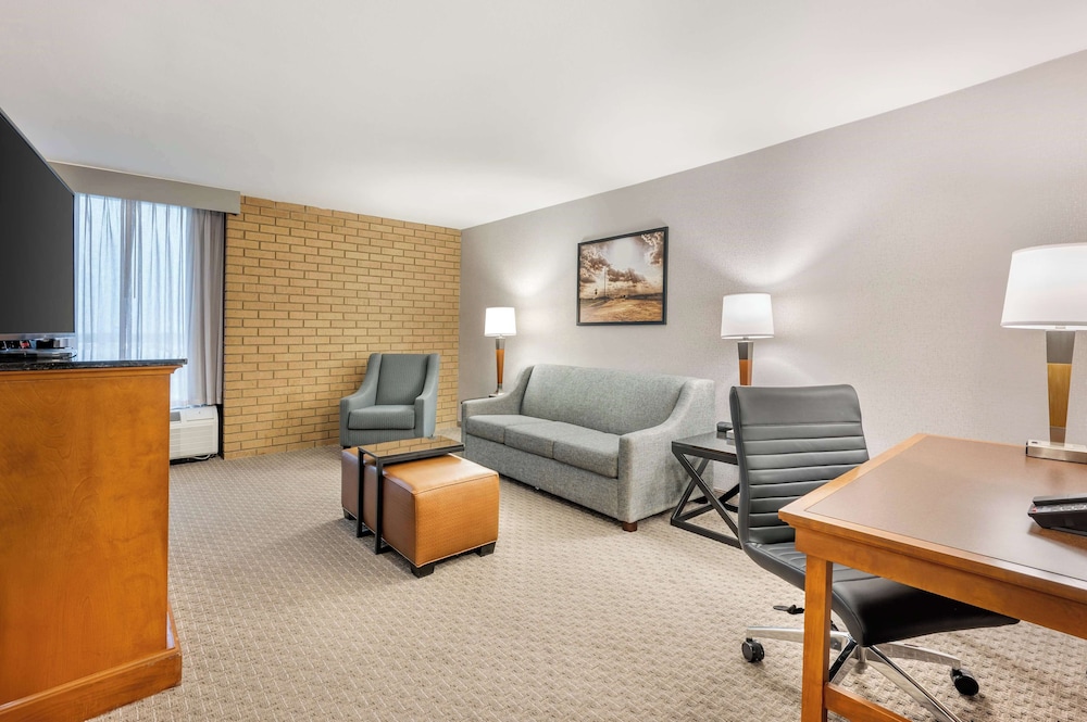 Drury Inn and Suites Champaign 32/50