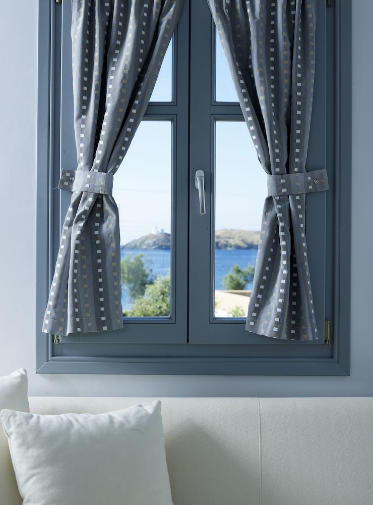 Porto Kea Suites 30/70