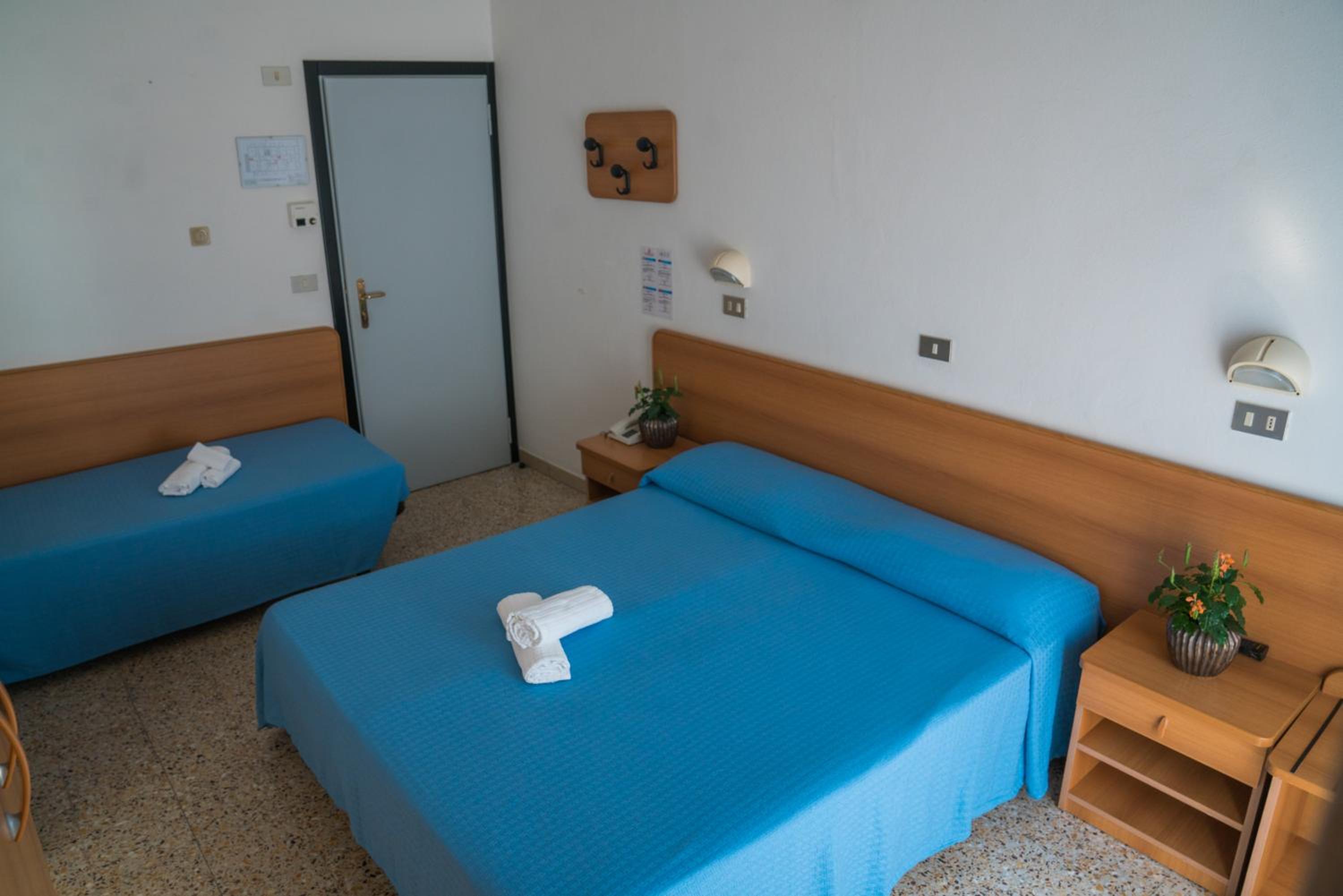 ROOM, TRIPLE
