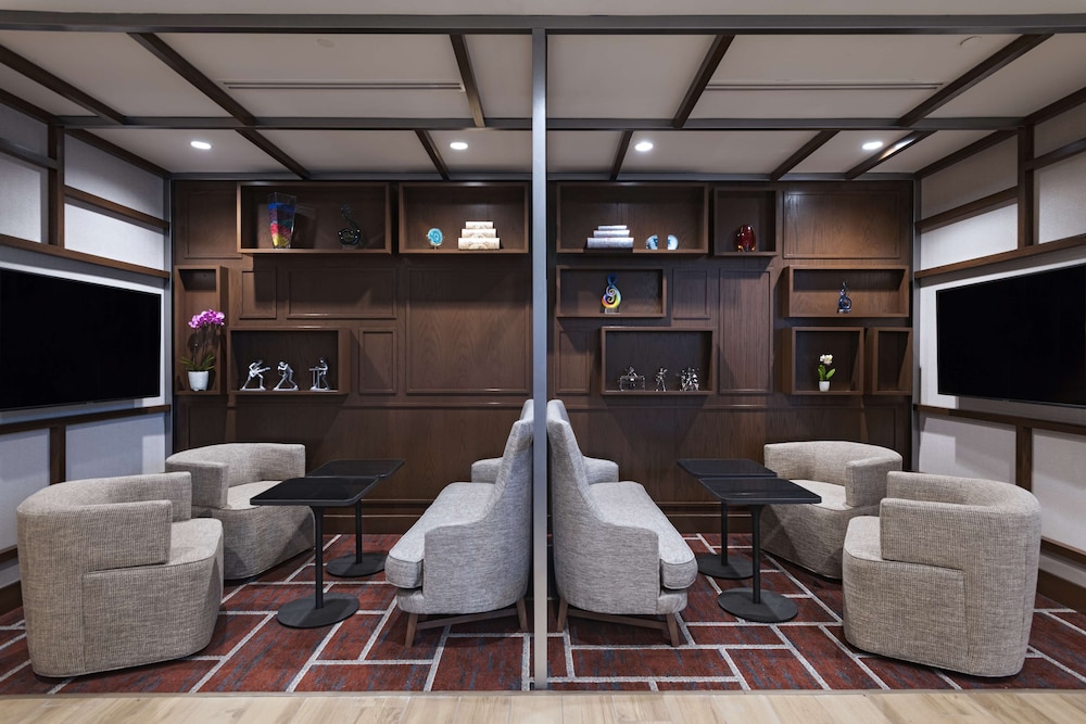 Hyatt Place Austin / Lake Travis / Four Points 51/55